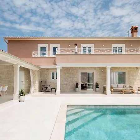 Simona Holiday home Modrusani